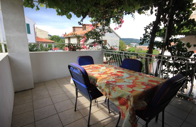 Studio flat with terrace and sea view Vis (AS-2476-b)