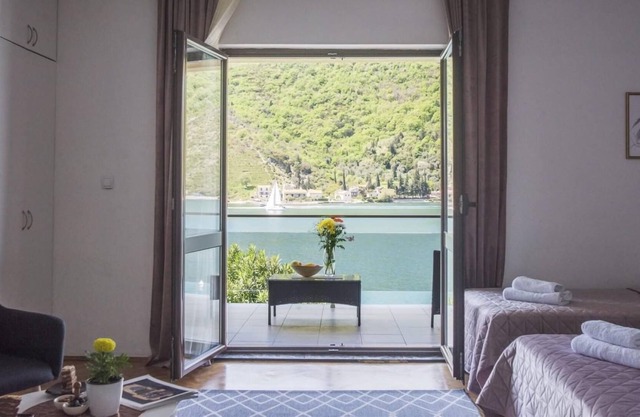 Studio Flat with View near Beach in Tivat