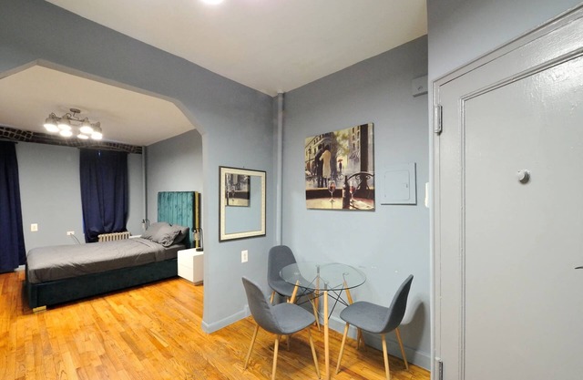 Studio for 2 in Upper East Side!