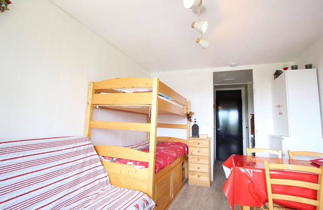 Studio for 4 people, near slopes, south-facing balcony, Chamrousse