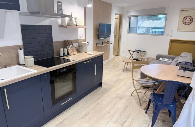 Studio-Suite-Ensuite with Shower