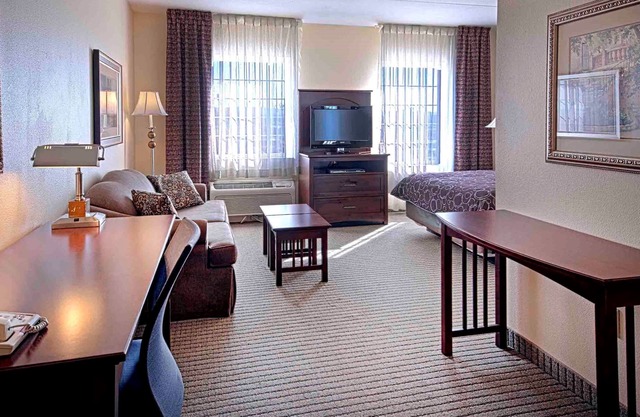 Studio | Free Breakfast Buffet, Pool & Gym Access