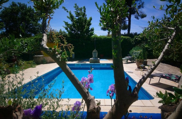 STUDIO FULL OF CHARM AND BRIGHT "BETWEEN EARTH AND SEA" SWIMMING POOL, GARDEN SPORTED.