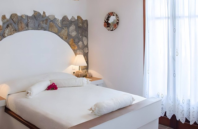 Studio 'Galateia' with Private Terrace, Wi-Fi and Air Conditioning