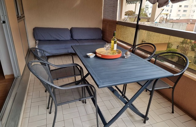 Studio in Residence with swimming pool and solarium, 5 minutes from the beach