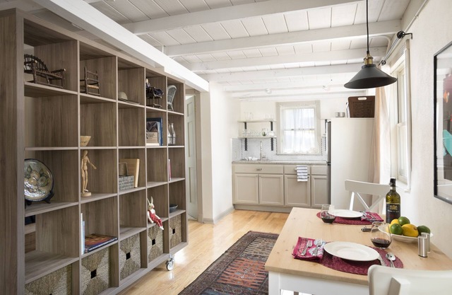 Studio, incredible location & on-site parking! Short walk to Plaza & Railyard.