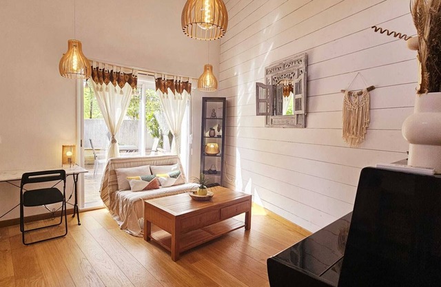 Studio Loft with mezzanine, swimming pool and upright piano