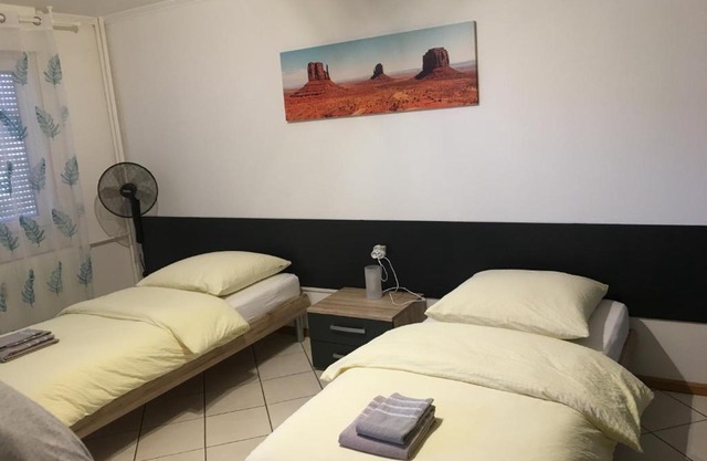 Studio Lora RM 1221