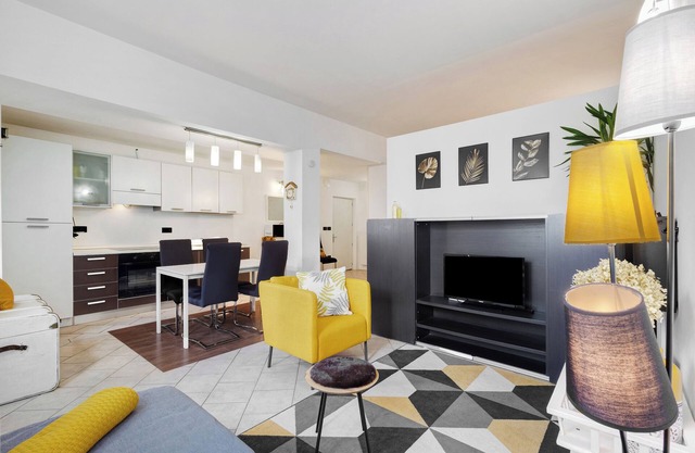 Studio 'Maria Beatrice Giallo' with Lake View and Wi-Fi