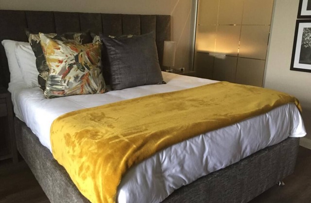 Studio @ Menlyn Maine Overlooking Beautiful Garden with Rooftop Pool