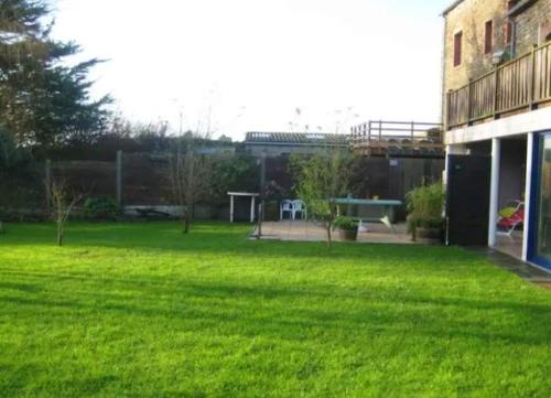 Studio moderne à Hirel avec jardin clos et terrasse - 40m²