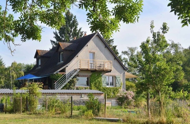 Studio on the banks of a Sologne pond, near Chambord and the Loire.