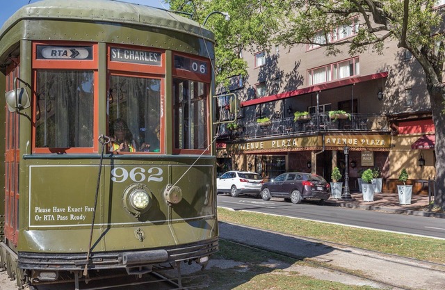 Studio-One King bed -Available July 3 -6, Essence Festival Weekend! Lower rate!