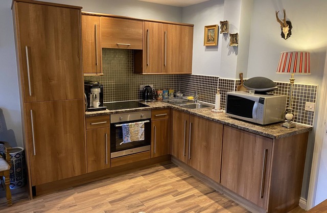 Studio - Sleeps 2 - Pets - Terrace - Parking