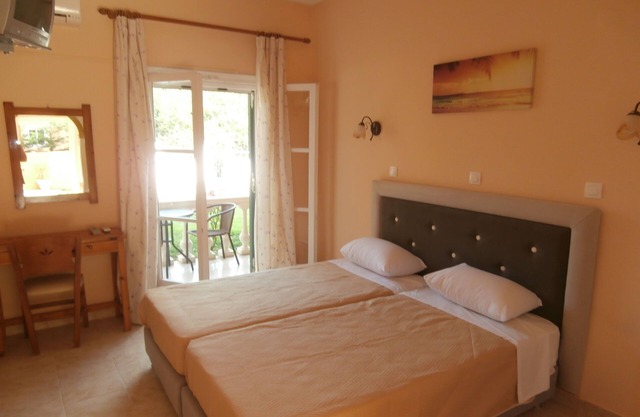 Studio two beds with swimming pool