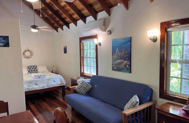 Studio w/Pool, AC, Dock Access, Free Paddle boards