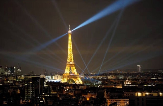 Studio with balcony and stunning views of the Eiffel Tower