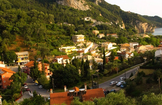 Studio with sea view, balcony, kitchenette, a/c, safe box