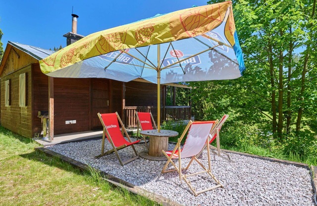 Stunning private villa for 4 guests with pool, WIFI, TV, patio and pets allowed