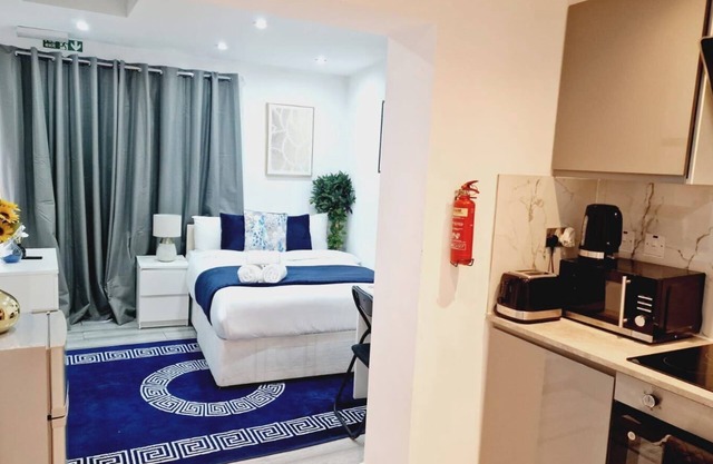 Stunning 1-Bed Apartment in Harrow with parking