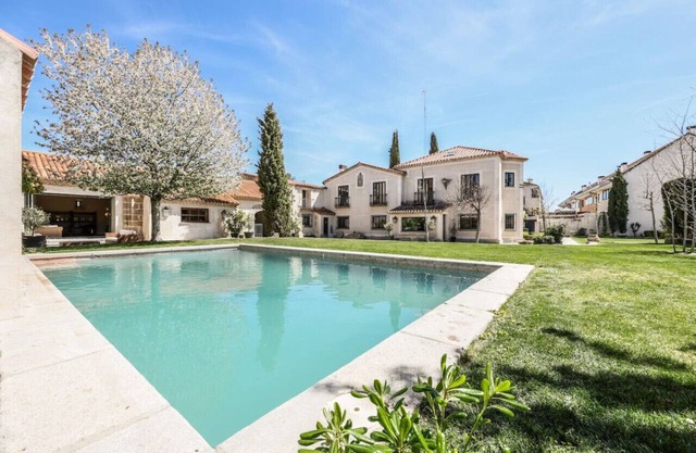 Stunning 12th Century Luxury Villa Party & Pool
