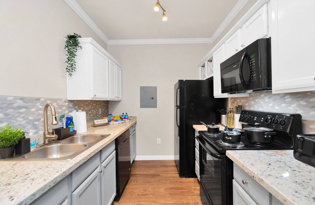 Stunning 1BR1.5BA located near IAH airport