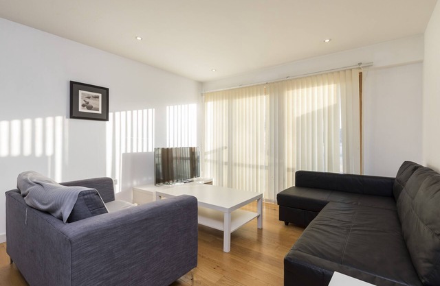 Stunning 2 bed | 2 bathroom apartment moments from East Croydon station