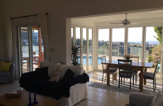 Stunning, 2 bedroom, one storey villa with panoramic views, private pool & WIFI