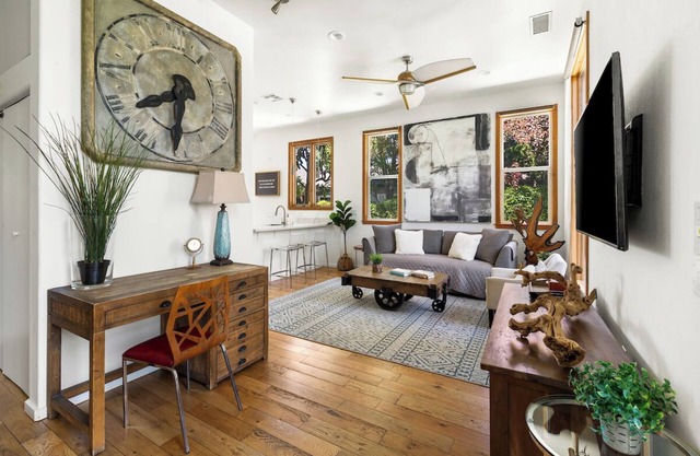 Stunning 2-Bedroom Home near Downtown Culver
