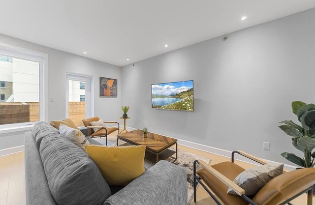Stunning 2 beds, AAA location, rooftop terrace