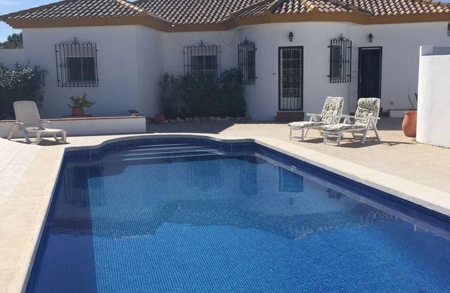 Stunning 3 bed Villa with large swimming pool, walking distance to Albox