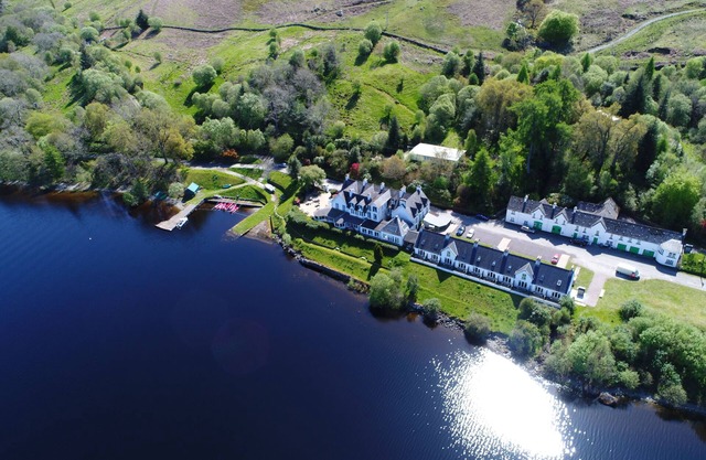 Stunning 3 Bedroom Lodge with Sauna ,Hot Tub and Lochside Leisure Deck