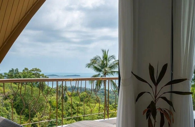 Stunning 3-bedroom villa with infinity pool, panoramic views, and spacious terrace