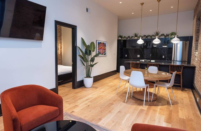 Stunning 4 Bed 3 Bath Suite with Pool, Great location New Orleans