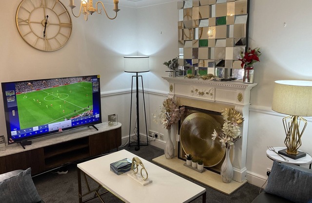 Stunning 4-Bed House in Rochester