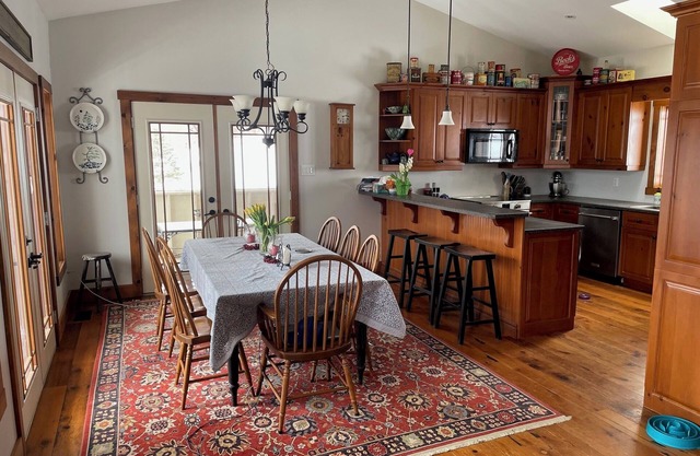 Stunning 4 season home with a superb view of Georgian Bay and all the amenities