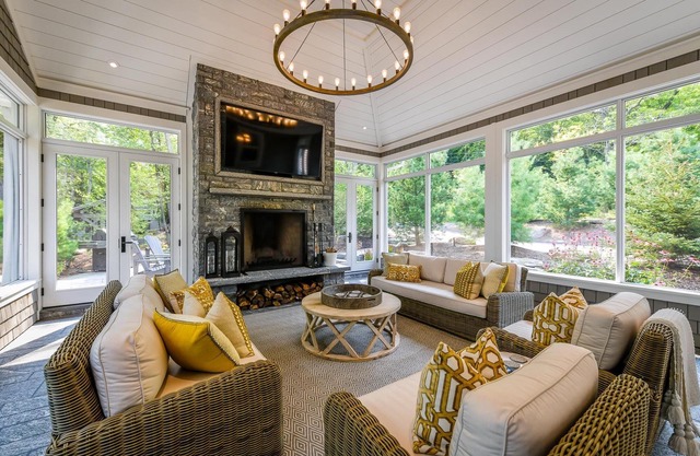 Stunning 5bed 6bath Family Compound on Lake Rosseau! Sports Court! Sauna! Gym!