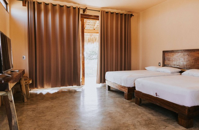 Stunning 6 Room House Ac/wifi/pool Near the Beach