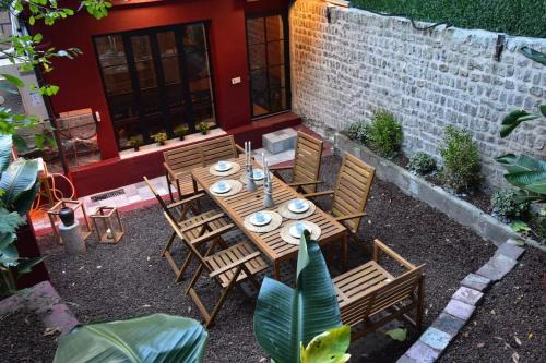 Stunning 6BR 4Bath near Tram