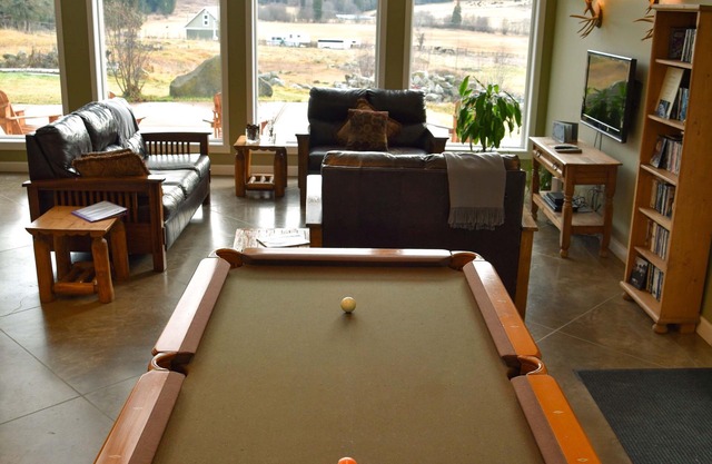 Stunning 80 acre Mountain Retreat , 15 minutes from Sun Peaks Ski Resort