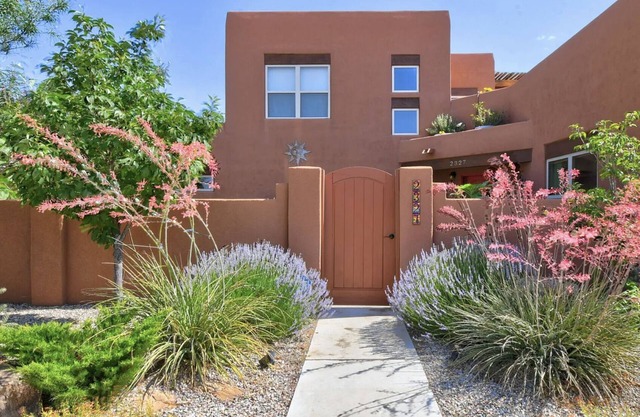 Stunning Albuquerque Adobe house mins from NETFLIX studio