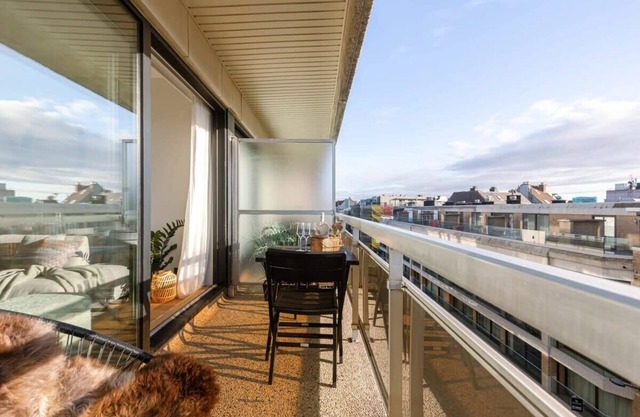 Stunning and modern apartment with sunny balcony