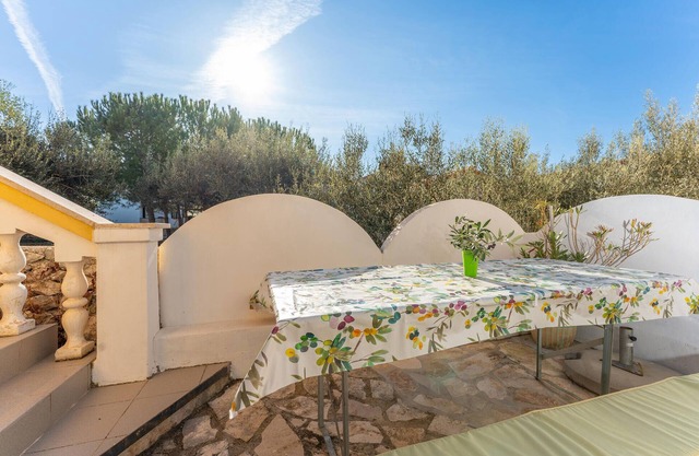 Stunning apartment in Zdrelac with WiFi