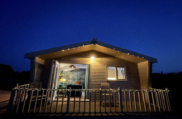 Stunning Award Winning Lakeside Lodge perfect for fishing