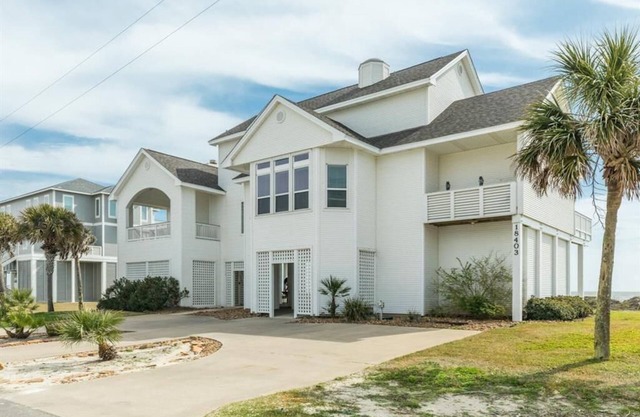 Stunning Beach Front Retreat in Galveston
