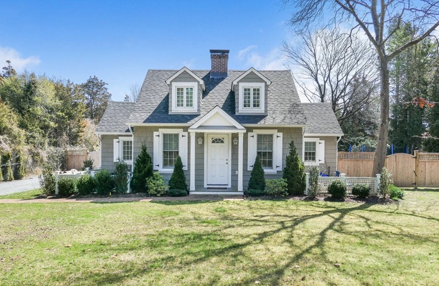Stunning, Bellport Village Home - Across from Mothers Beach and BPT Country Club