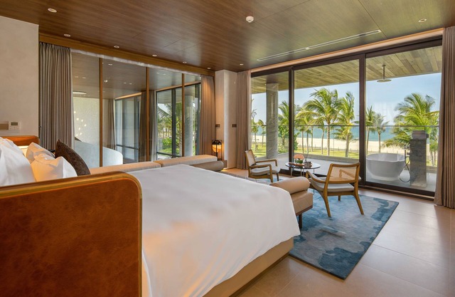 Stunning Brand New 6 Bdr Beachfront Villa @ Beach