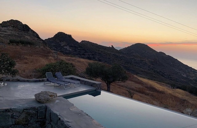 Stunning Bungalow Milos Greece. Panorama Sunset. Infinity Pool & AC.
