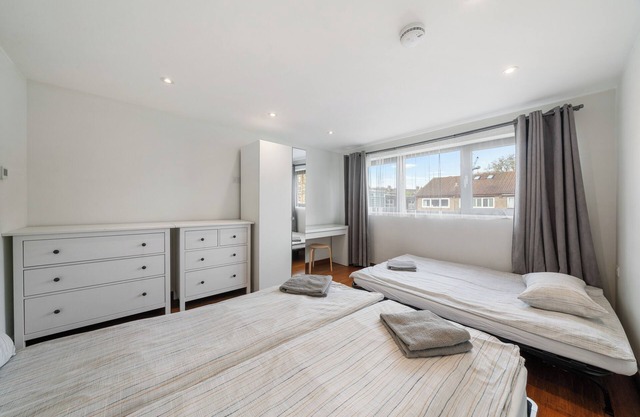 Stunning Central Large 6BR House & Garden, minutes from Waterloo & tourist spots