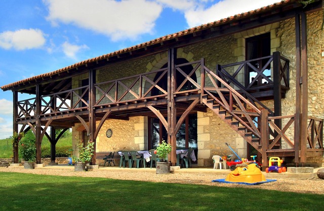 Stunning converted barn,near Brantome, Perigueux heated pool,sleeps 10 + infants